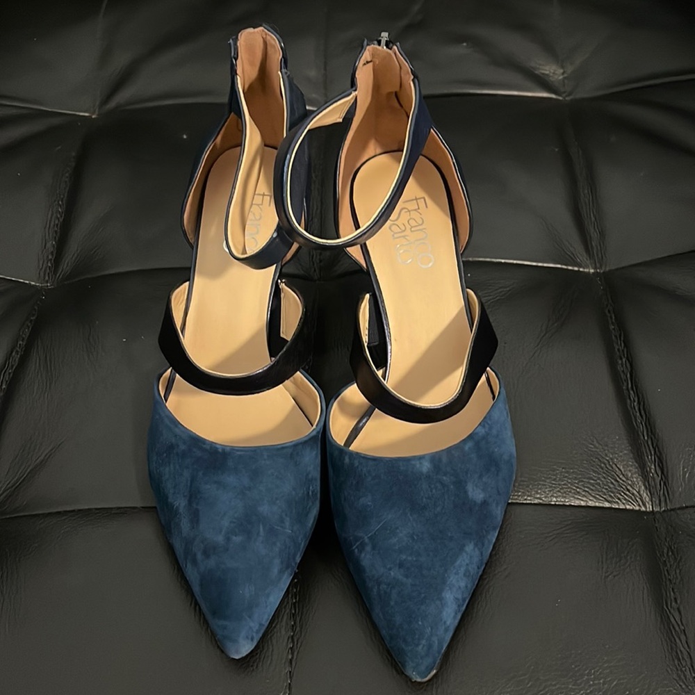Franco Sarto navy pointed toe heel.